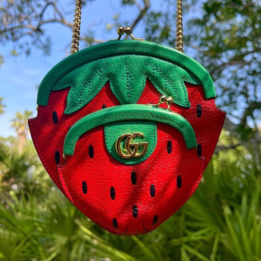 GUCCI Red Strawberry Crossbody Bag 719725 Gold Chain Fruit Pochette Mini Purse - Picture 1 of 16